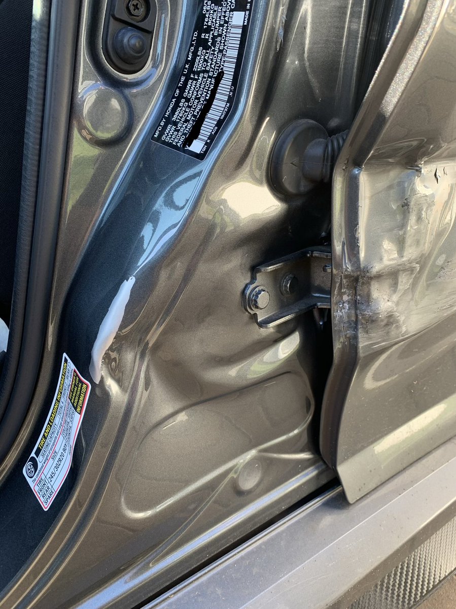 deezy_media's tweet photo. Fuck bad drivers man.😔 https://t.co/alx9EiEH3C