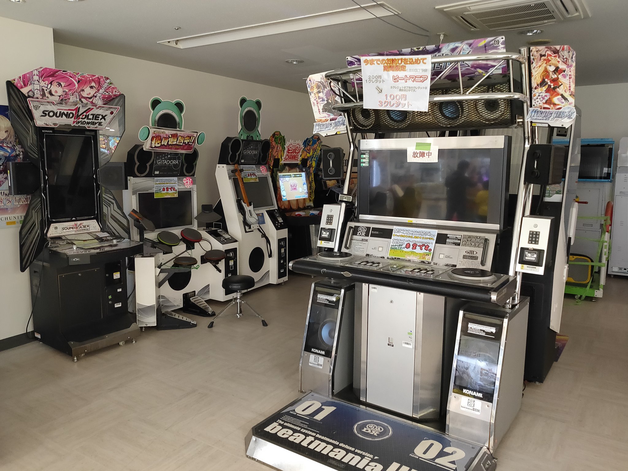 めーがす 12 9 12 11関西 ハピピランドプラッツ五香 オンライン音ゲーは太鼓のみで他にもデラ ボルテ ギタドラ白筐体 チュウニ2台あったんだけどもまだ回線契約出来ていないのかオフラインで電源落としてた これが稼働すればこのあたりで貴重な