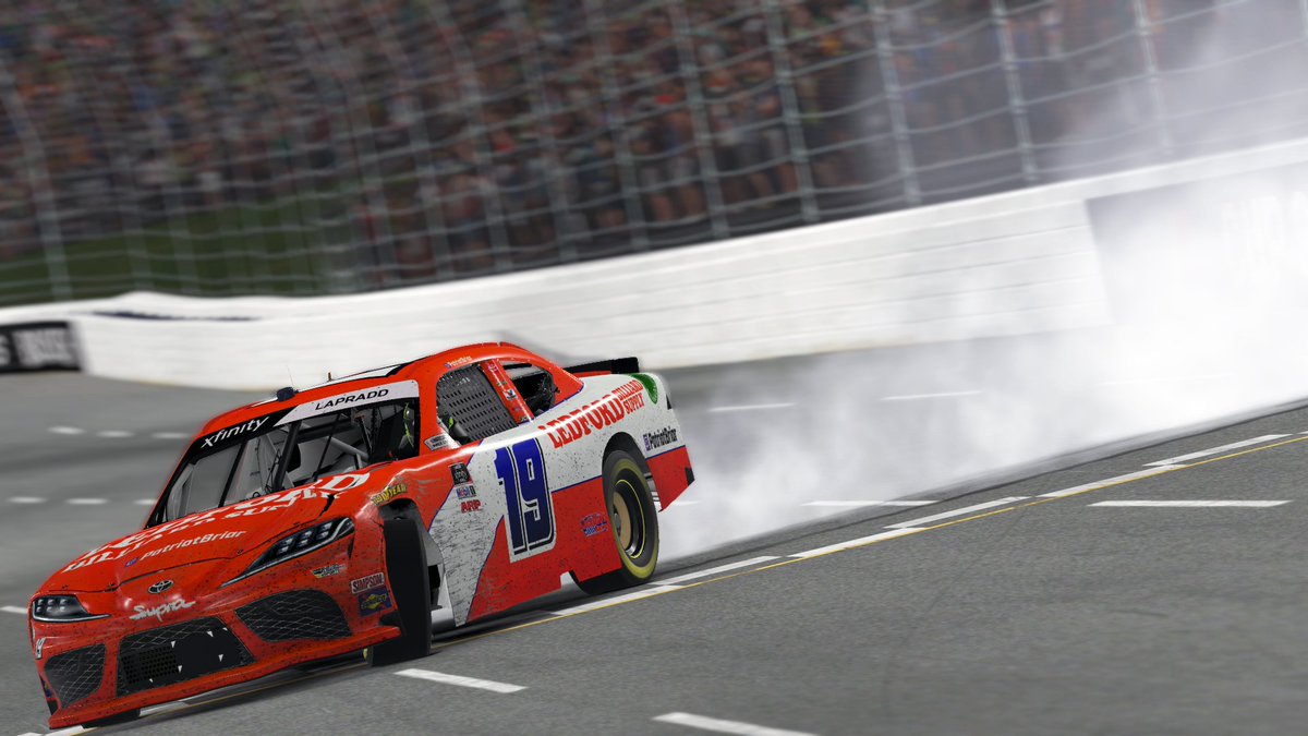 justinmelillo's tweet photo. Tempers FLARED. Fenders RUBBED.
FEELINGS WERE HURT.
@PatriotBriar survives the paperclip, and claims his first career @FTFRacingLeague win!
@breynolds_66 & @windVOW8820 ADVANCE to the Championship 4!
#fgns @ Martinsville https://t.co/1dUQRQLABQ