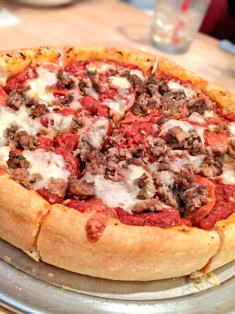 Shimenosuke13's tweet photo. 人生で初めて「しかごぴざ」なるものを食べた!!!
せいてんのへきれき な美味しさだった…!!!:(´◦ω◦`):
#シカゴピザ #devilscraft https://t.co/dLcq28E7X9