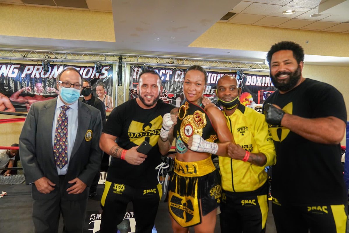 loudibella tweet picture