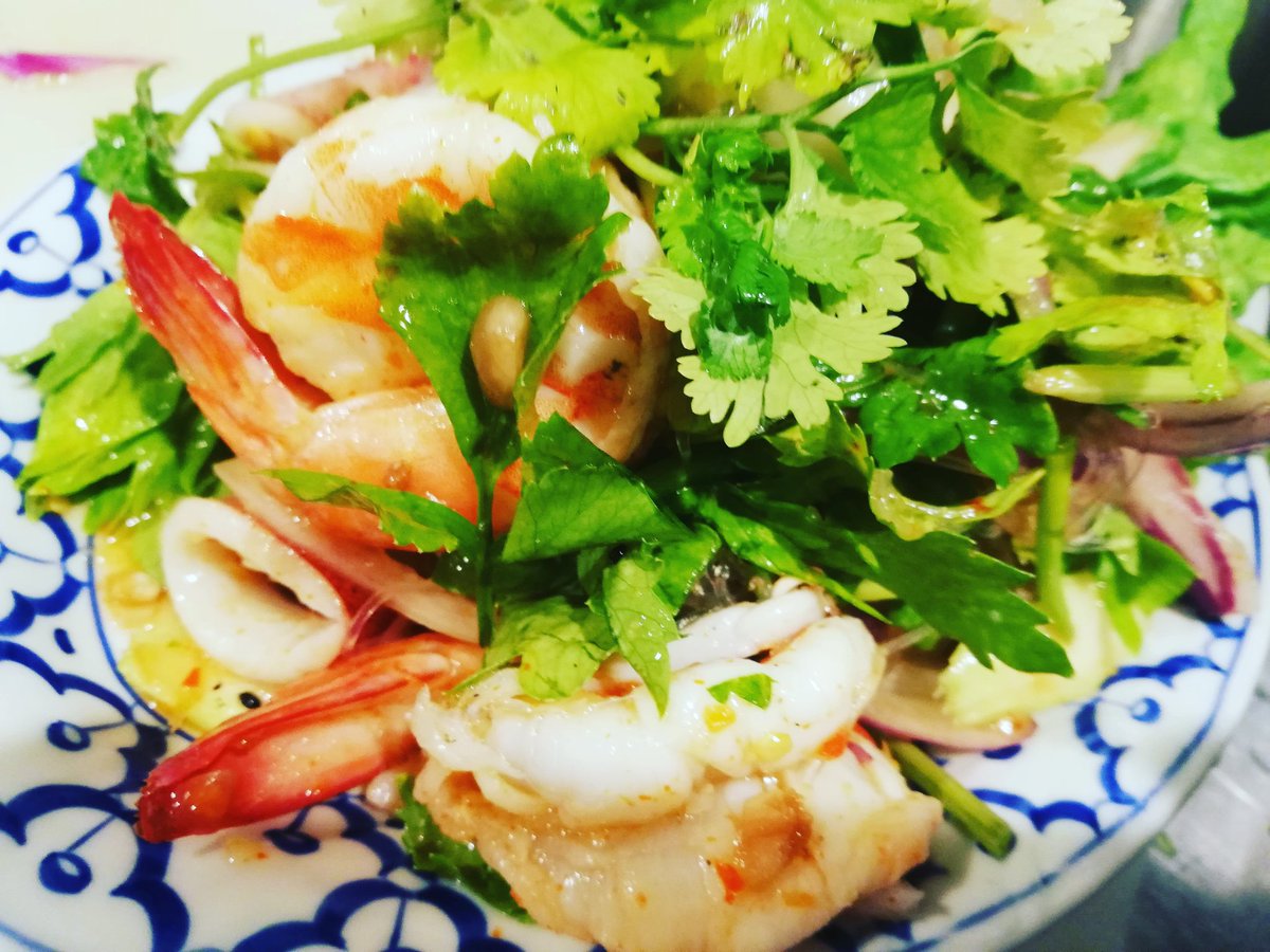 タイ料理 イサーン料理 クァクンティム ร านอาหารไทย คร วค ณต ม タイパクチー 盛り盛りのクレイジーなタイレストランクァクンティムのこだわりのヤムウンセン 採れたてのタイパクチーがどっさり入ってます 横浜 関内 ソムタム タイ タイ料理