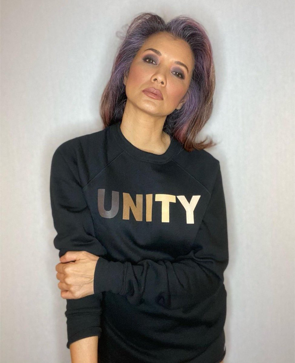 KellyHu's tweet photo. Rolling up my sleeves to get ready for the hard work ahead to pave the way toward unity.
......................................................
@33Edge “Unity” sweatshirt
#33edge #Unity #American #Diversity https://t.co/Y3cKU2KYCf