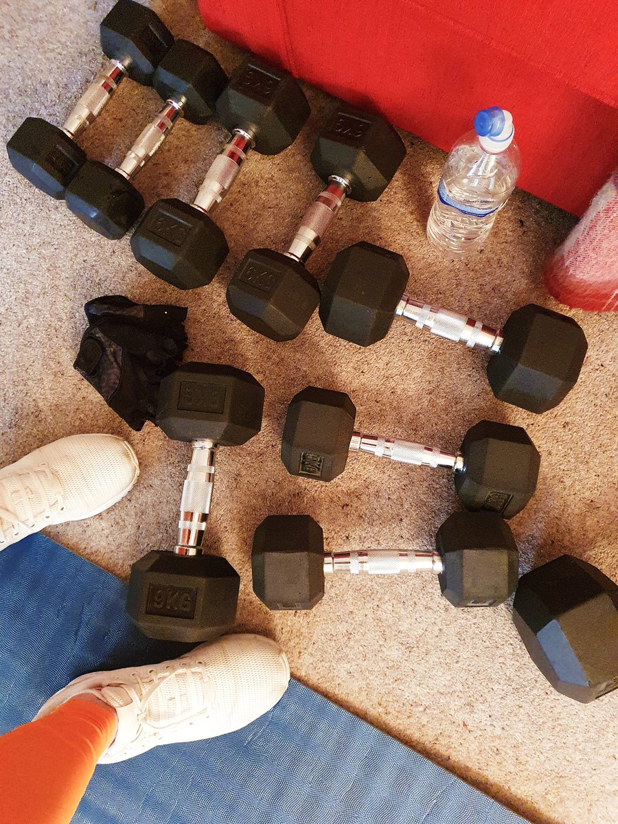 MRI scan on my knee on Thursday, so whilst I can't train how I want to, I can at least train. Focussing on the positives.

At least its forced me to understand moderation! #Lockdown2 #SundayMorning #weights #HomeGym