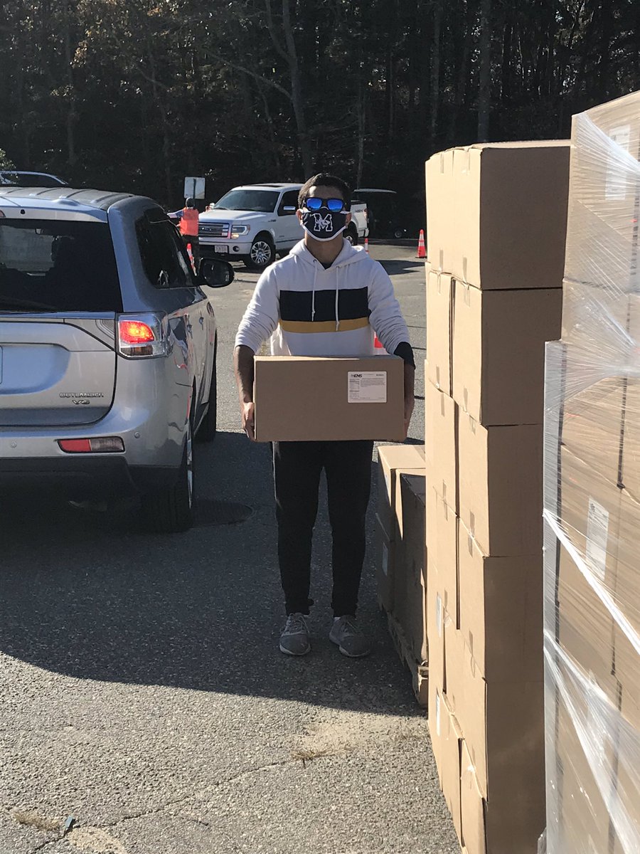 cranberryteam's tweet photo. @MonomoyInteract is making a difference! Our students helped deliver over 1,000 thirty pound boxes of food to needy families. So proud! #faithfamilykitchen #monomoysharks @MonomoySchools https://t.co/27lfdJd2qM