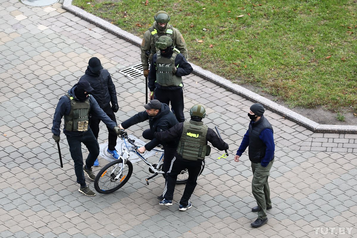 Край бай происшествия. Силовики. Беларусь задержания без опознавательных. Зелёные человечки в Беларуси 2020.