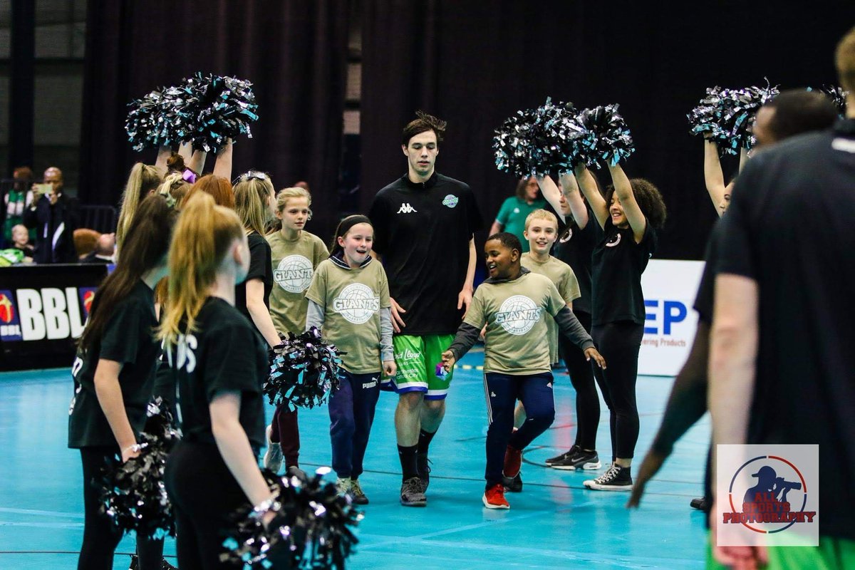 15Oldham's tweet photo. @McrGiants its been a long wait for you all but good luck today and for the rest of the season #beeGIANT ๐ ๐ https://t.co/SzYr4AK2p8