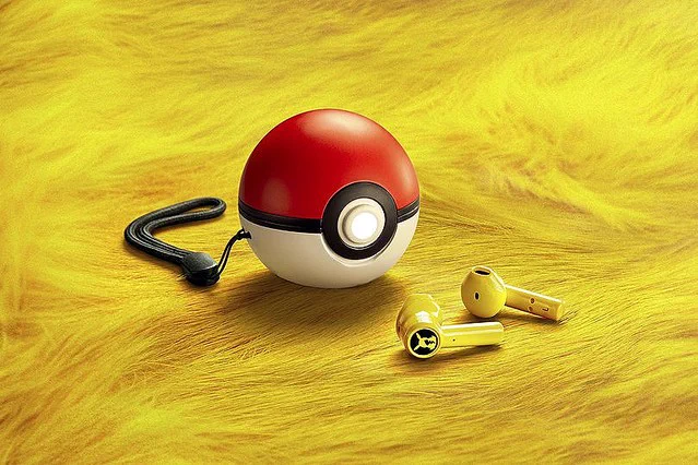 ポケモントレーナーっぽい、ケースがモンスターボールのワイヤレスイヤホン！
