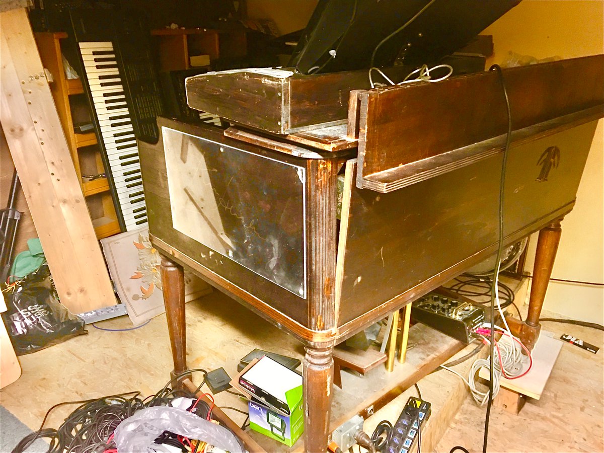 AlexFalcone's tweet photo. Ken Caro  Maestro you left me a great gift that I will keep with love, my Hammond Organ and Leslie signed by you! Riposa in pace https://t.co/kcvC9oh03F