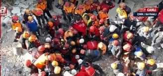 UltimateNL's tweet photo. #Ayda bebek kurtarıldığında rol çalmak için itiş-kakış
#Ayda bebek ihtimam içinde ambulansla hastaneye kaldırılırken "köfte-ayran" istedi
#Ayda bebek babasının kucağında taburcu olurken..uyanın  reklam yapanlar  prim kasanlar gitti geriye küçük bir kız ve acılı babası kaldı 😪 https://t.co/JJ6SpUQoFr