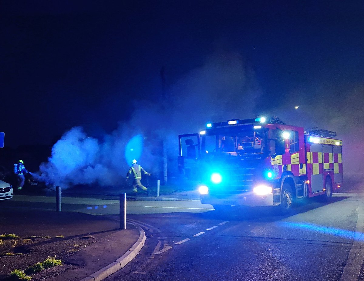 ckidman85's tweet photo. Business as usual for @ECFRS dealing with a car fire on #Canvey yesterday evening in their @ScaniaGroup @ScaniaUK @Angloco rescue pump #ECFRS #Station54 #54P1 #Essex #Firecall #RDS #OnCall https://t.co/vFskUMokki