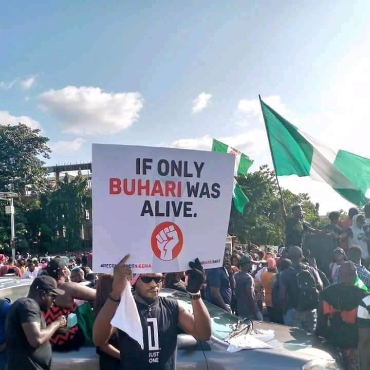 Duchthemayor's tweet photo. Is this the end of Nigeria where u see the truth and u can't speak #LekkiMassacre is a very big case study. #EndSARS protesters are been arrested detained na wow https://t.co/6SdmUvkgrt