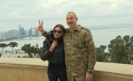 vaxtında təklif eləsəydin, indi belə şəkil çəkdirirdik😑😁