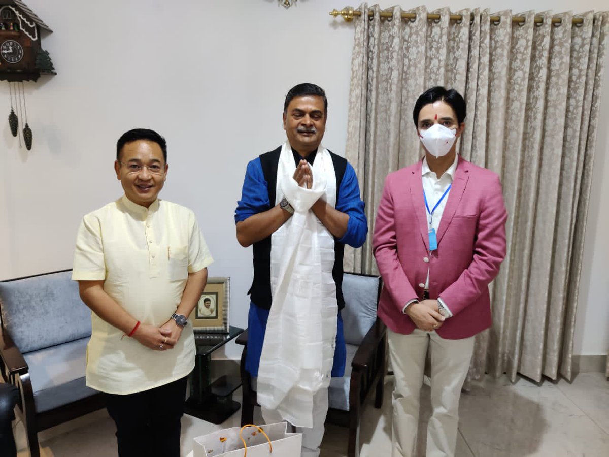 PSTamangGolay's tweet photo. I was honoured to be in the presence of Shri @RajKSinghIndia Hon’ble Minister of State (IC) of Power, New &amp; Renewable Energy and Skill Development &amp; Entrepreneurship today at New Delhi.
We had a cordial meeting as regard to the situation in Sikkim.
#PMOIndia #cmosikkim https://t.co/urEhccb0hH