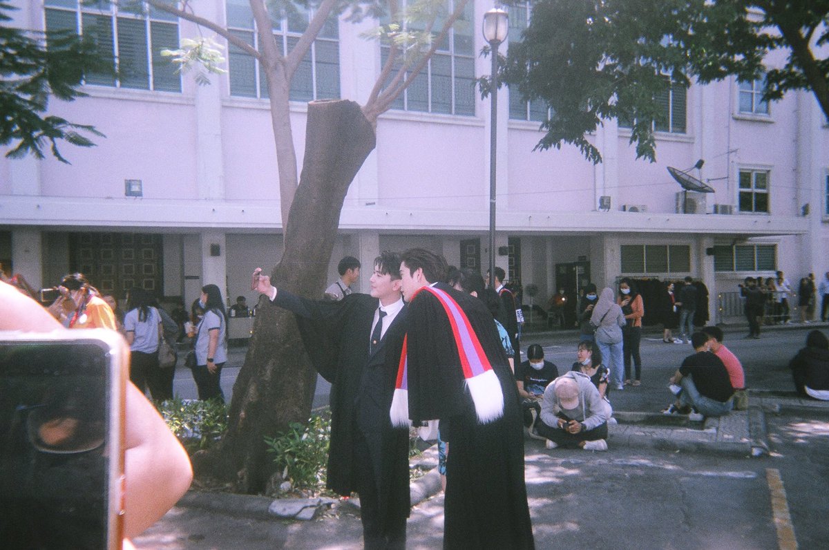 sineenart2763's tweet photo. แงงล้างฟิล์มแล้วจ้า ม้วนแรกในชีวิต🥰 #MarkMeanGraduationDay #มาร์คมีน #markjrtn #mean_vorrapath https://t.co/qqNikJGtsh