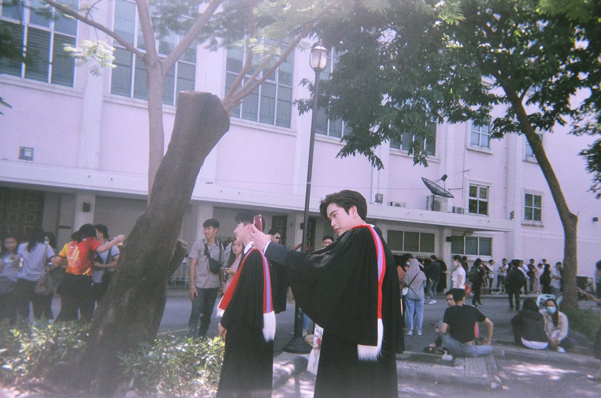 sineenart2763's tweet photo. แงงล้างฟิล์มแล้วจ้า ม้วนแรกในชีวิต🥰 #MarkMeanGraduationDay #มาร์คมีน #markjrtn #mean_vorrapath https://t.co/qqNikJGtsh