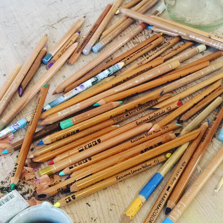 MarasRainyDays's tweet image. #deskmess