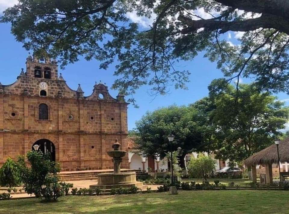 CabreraStder's tweet photo. Cabrera Santander Colombia, 212 años haciendo historia, noviembre 8 1808- noviembre 8 2020 https://t.co/0YDljFQN0i