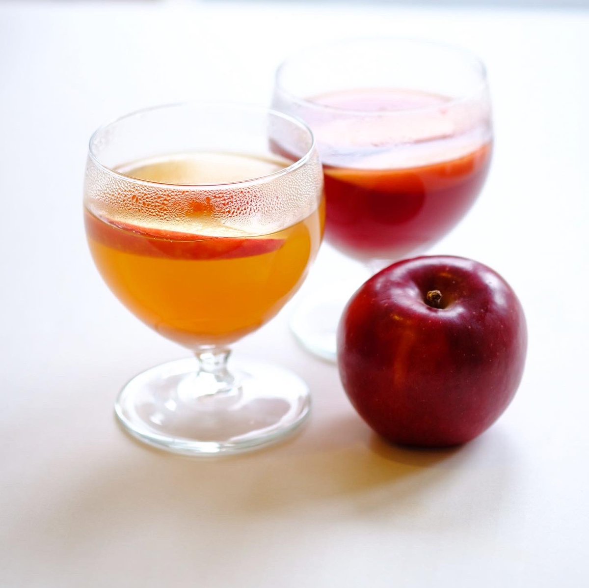 すっぱい林檎の専門店 店長 作り方はとてーも簡単です 市販のサングリア用スパイスを小鍋にいれて りんごジュース を足して 沸騰させずにあっためること りんご浮かべたらオシャレ りんごジュースは香りのよいマッキントッシュがbest ワインと割る