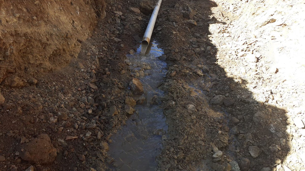 ElbistanBel's tweet image. 👉 Mahalle ziyaretlerimiz sonrası vatandaşlarımızdan gelen talepler doğrultusunda sorunlara hızlıca çözüm üretmeye başladık.

📍 Büyük Yapalak Mahallemizde yolların bakım ve onarımı

📍Ambarcık Mahallemizde Söğütlü Çayı etrafının düzenlemesi