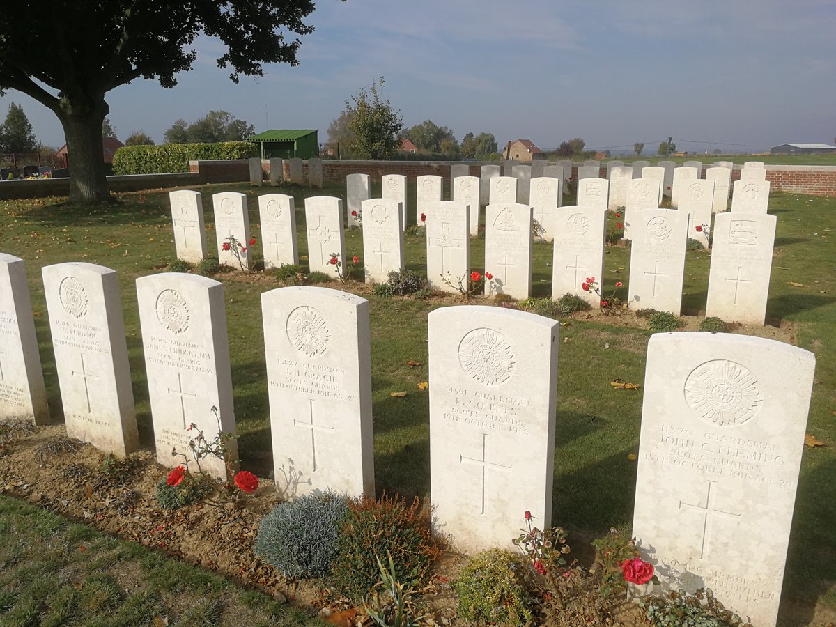ConflictIntHist's tweet photo. Honouring members of my family who died in service in WW1 #RemembranceSunday #NeverForget https://t.co/F8S71va7pJ