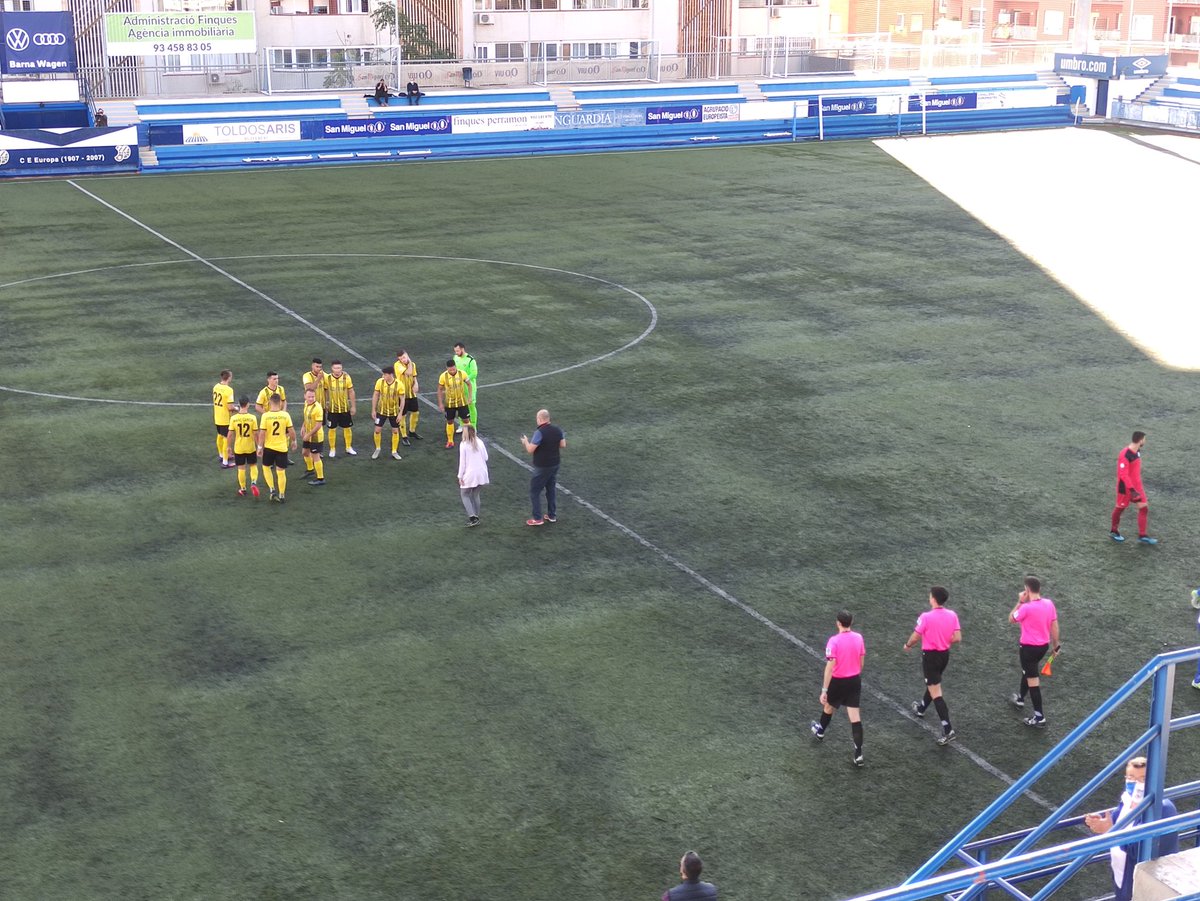 Montanyesa1927's tweet photo. Salten els jugadors al camp, tot llest pel Monta - @CEEuropa.
Vamos equipo!
#CFM1927 #3div5 https://t.co/1cQiMFzB77