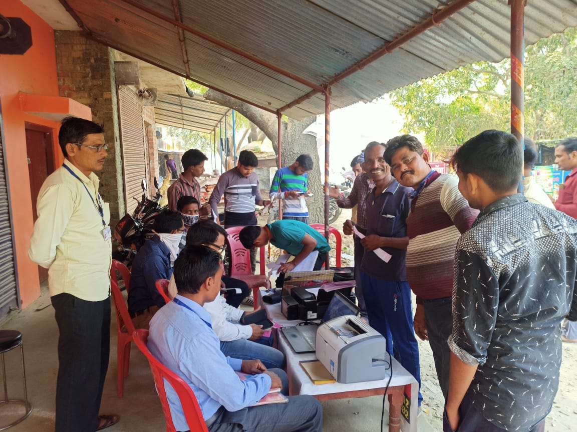 विद्युत वितरण उपखंड संडीला के अंतर्गत ग्राम माडर  में उपभोक्ता सहायता समाधान शिविर प्रगति पर है <a href="/MVVNLHQ/">Madhyanchal Vidyut Vitran Nigam Limited</a> <a href="/mvvnlhardoi/">MVVNL Hardoi</a>