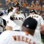 読売ジャイアンツの坂本勇人選手、2000本安打を達成!