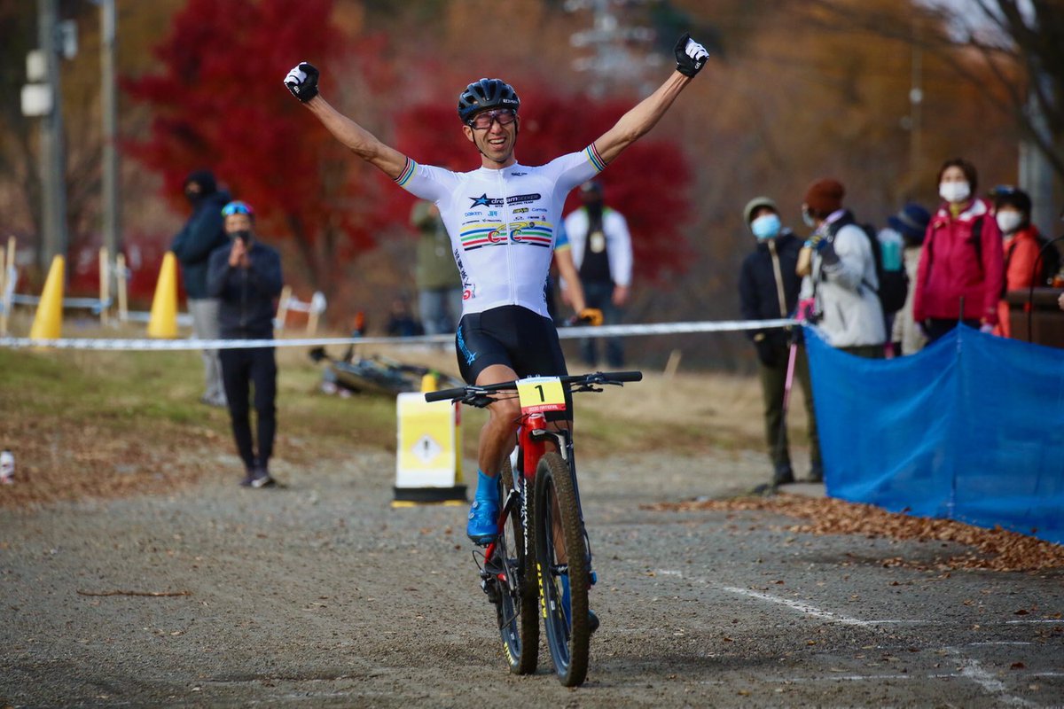 CannondaleJapan's tweet photo. 【速報】MTB全日本選手権
エリート男子に出場した@KOHEY55 が12度目の全日本タイトル獲得!
U23男子に出場した北林力選手が自身初のナショナルチャンピオンジャージを手にしました!
#ridescalpel #fightwithlefty https://t.co/WZCW3AAAYC