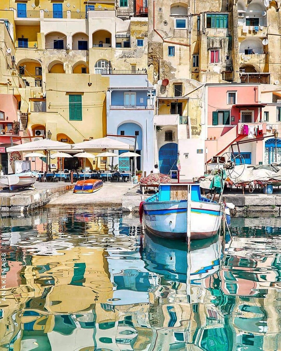 ItalyInTheHeart's tweet photo. ๐ฎ๐น Procida, Napoli, Campania
๐ท @anakena88
#procida #napoli #naples #campania #proceta #island #colors #sea #boat #goodmorning #buongiorno #beautifulday #beautiful #travel #travelplace #travelphoto #italy #italytrip #italytravel #italia #italytour #italystyle #photooftheday #it https://t.co/hjwdXx5DE7
