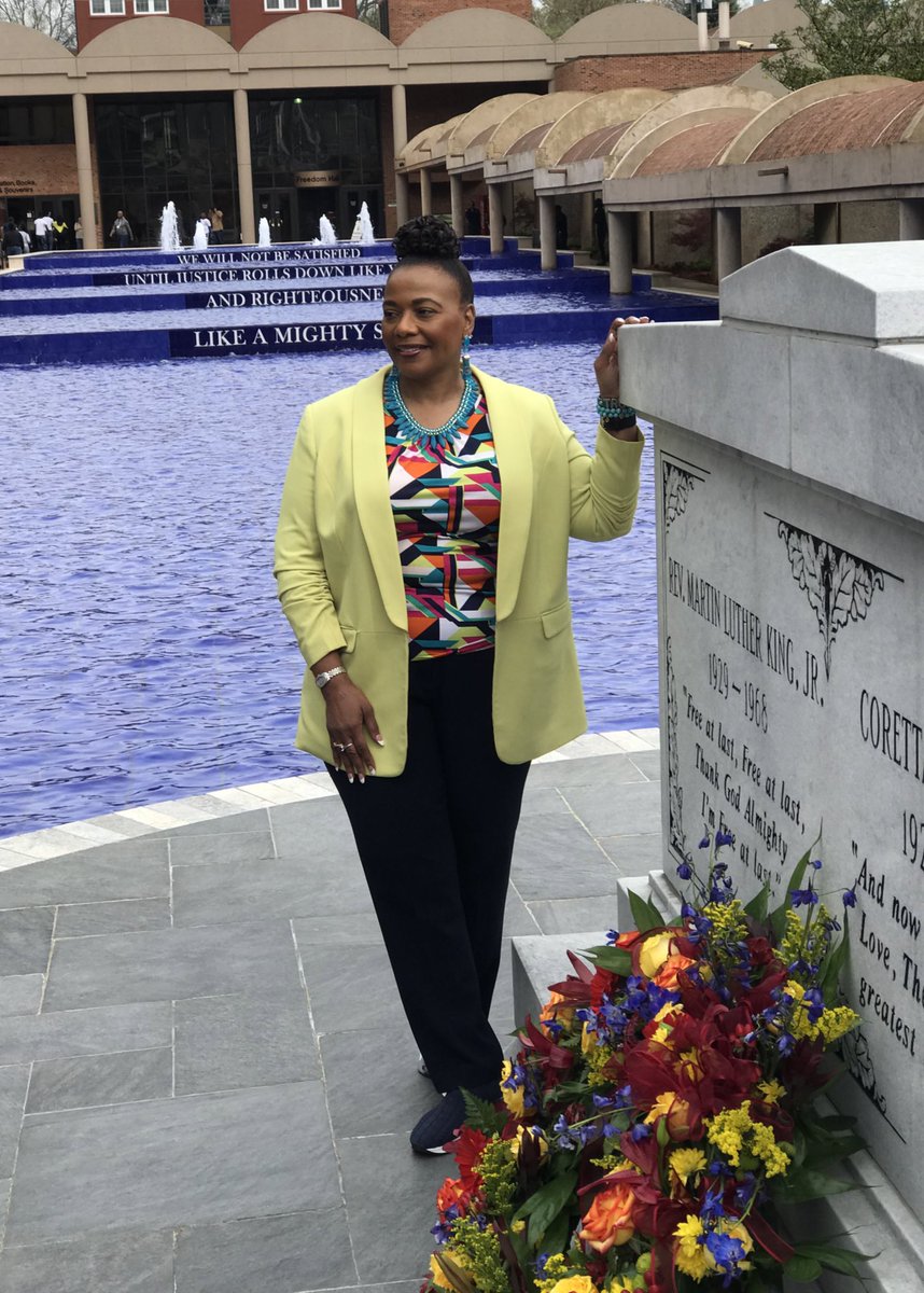 BerniceKing's tweet photo. Thinking of my parents today. https://t.co/pT0hSUGtxw
