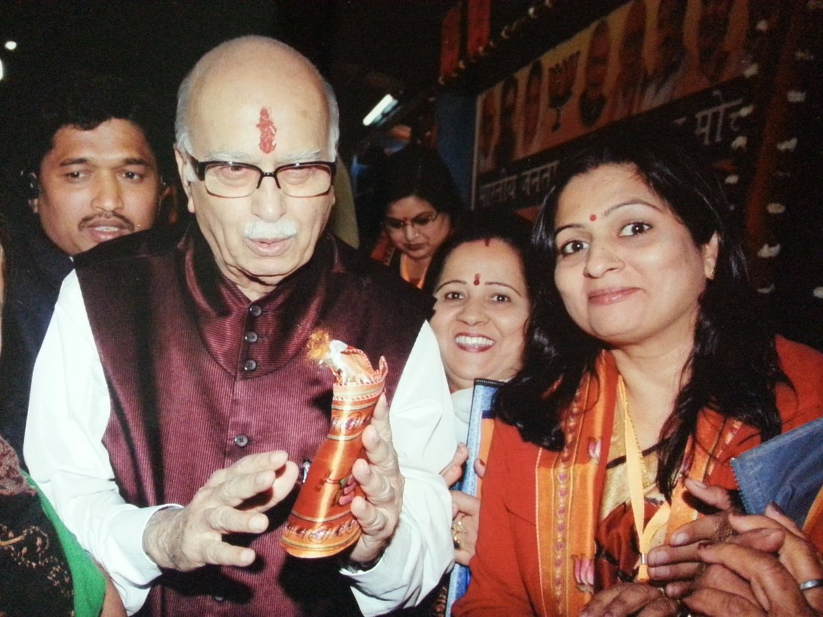 #भाजपा के वरिष्ठ नेता एवं पूर्व राष्ट्रीय अध्यक्ष,
श्रीरामजन्मभूमि आंदोलन के मुख्य नायक,
पूर्व उप प्रधानमंत्री, "पद्म विभूषण"
आ.श्री #लालकृष्ण_आडवाणी जी को
#जन्मदिन की हार्दिक बधाई एवं शुभकामनाएँ।🎂

मैं ईश्वर से आपके उत्तम स्वास्थ्य एवं
दीर्घायु होने की मंगलकामनायें करती हूँ।🙏