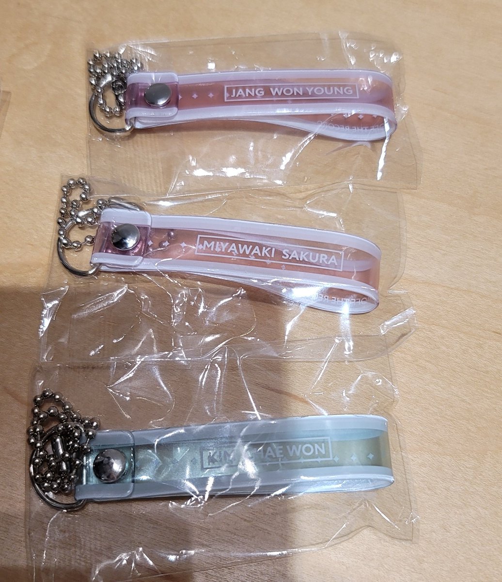 WIZONExMuddler's tweet photo. IZ*ONEカフェ交換希望

【 譲 】
ストラップ︰ウォニョン さくら チェウォン
キーホルダー︰なこ チェウォン へウォン
コースター︰ウンビ ユリ
マグネット︰ウンビ

【 求 】
ストラップ︰本田仁美 イェナ
キーホルダー︰本田仁美 イェナ
コースター︰本田仁美 イェナ
マグネット︰イェナ

#IZONE交換 https://t.co/np9qswbmJf