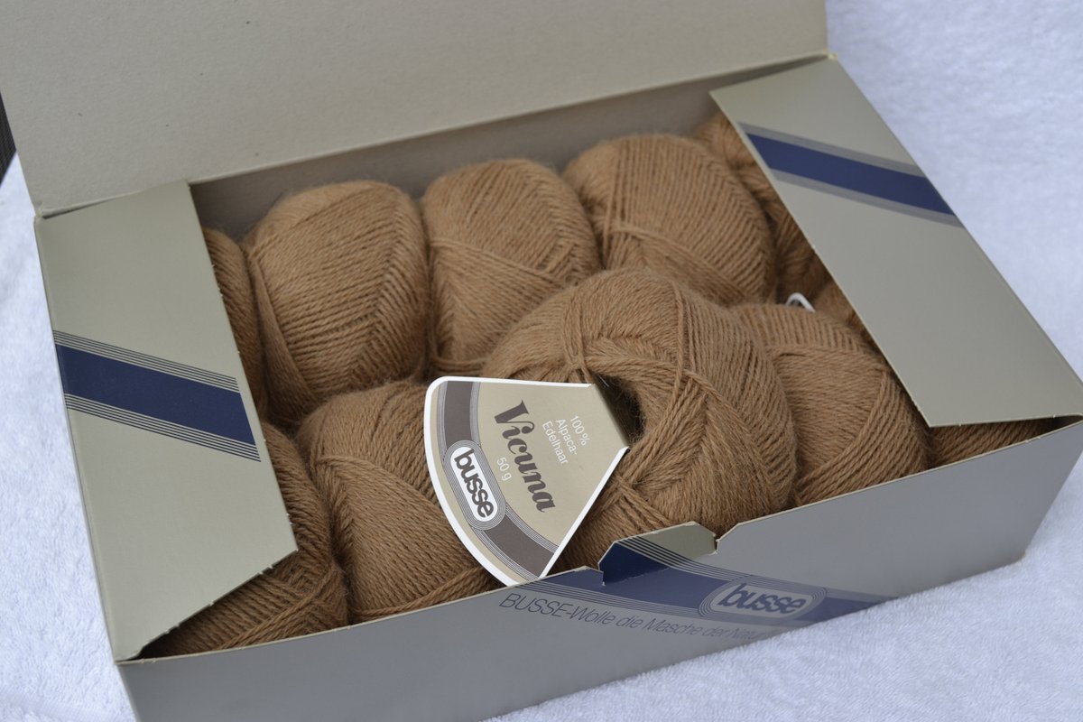 Masche21A's tweet photo. Ich freue mich, den jüngsten Neuzugang in meinem #etsy-Shop vorzustellen: Wolle Schurwolle Wollpaket 500g braun hellbraun Strickgarn Vicuna https://t.co/Jc61QQSuxr #stricken #3dkleichteskammgarn #alpaka #nein #wolle #strickgarn #schurwolle https://t.co/R6Zh9DN6Mp