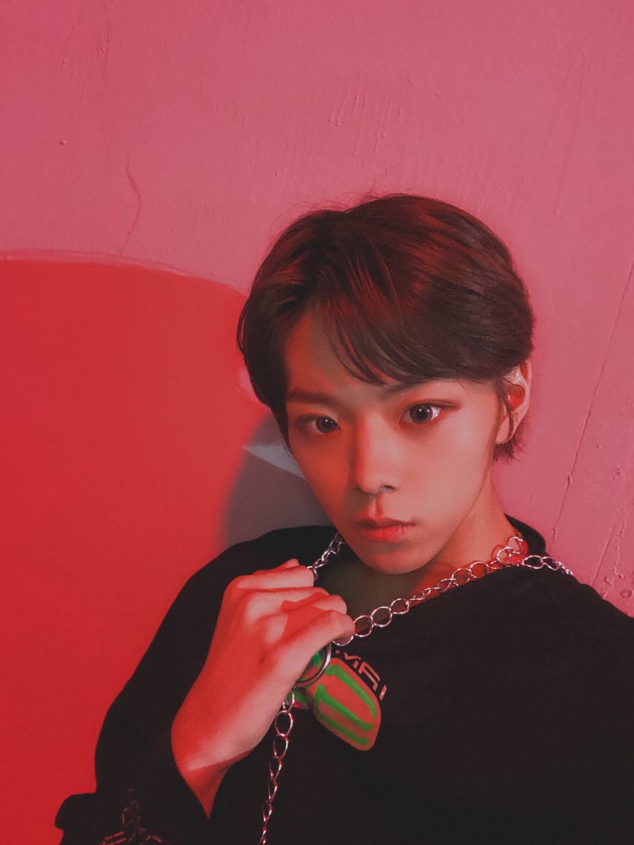 GHOST9OFFICIAL's tweet photo. [#이태승]

오늘은 일요일😀
다들 오늘 하루 뭐 하면서 보내고 계세요?
주말 잘 보내시고 날씨가 많이 추워졌으니까 옷 따뜻하게 입고 감기 조심하세요😍😍 https://t.co/bpQrHpSgGe