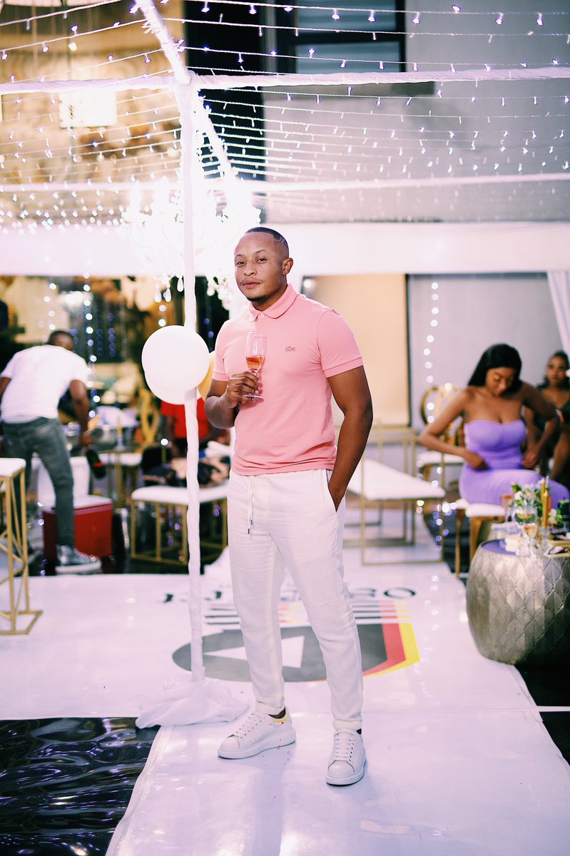 OraisGolden's tweet photo. Bathi “Look Rich”
#08EFFECT
📸: @KatDon_Seles https://t.co/KArfvFMW4Y