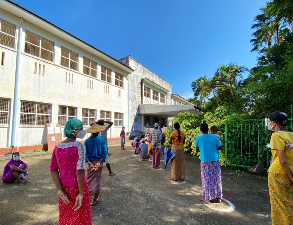 suchanareet's tweet photo. Polling stations at different locations/premises across Yangon: a dhamma centre, a railway museum, a school, a residential building adjacent to a mosque. Most seem well-managed and COVID protective gears are in abundance. 

#MyanmarElection https://t.co/5Ja8zxOso0
