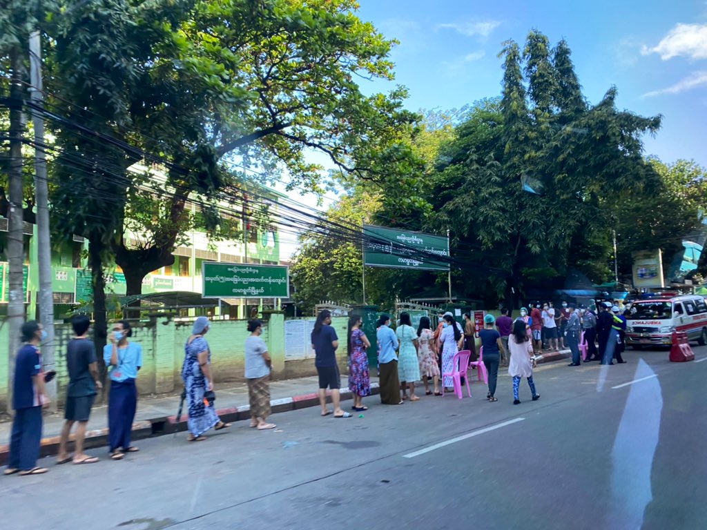 suchanareet's tweet photo. Polling stations at different locations/premises across Yangon: a dhamma centre, a railway museum, a school, a residential building adjacent to a mosque. Most seem well-managed and COVID protective gears are in abundance. 

#MyanmarElection https://t.co/5Ja8zxOso0