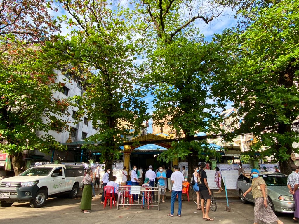 suchanareet's tweet photo. Polling stations at different locations/premises across Yangon: a dhamma centre, a railway museum, a school, a residential building adjacent to a mosque. Most seem well-managed and COVID protective gears are in abundance. 

#MyanmarElection https://t.co/5Ja8zxOso0
