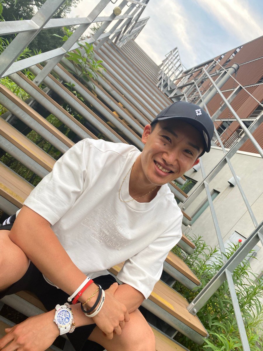 UDNSPORTS's tweet photo. 桃田賢斗選手 🏸✨

オフショットをお届け🤳😁

腕にはSHIFTHのリストバンド😍

下記URLからチェック✨✨
https://t.co/MN4ruVI0K0

@momota_kento 
@UDNSPORTS 
#桃田賢斗 #バドミントン
#アスリート #athlete 
#shifth #リストバンド 
#udn #udnsports #udnfoundation 
#オフショット #ootd https://t.co/42HGT25bwU