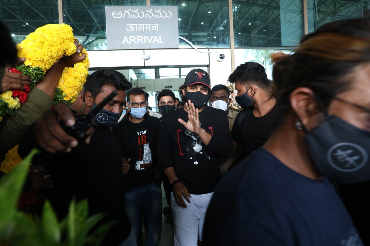 VijayBunnyFC's tweet photo. @MythriOfficial @AlluArjunTFC Sheer 🦁🔥 

Get Ready Cults 🔥💥

#Pushpa https://t.co/jzQTSsPBh3