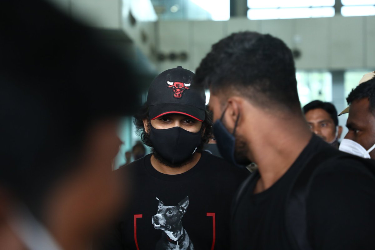VijayBunnyFC's tweet photo. @MythriOfficial @AlluArjunTFC Sheer 🦁🔥 

Get Ready Cults 🔥💥

#Pushpa https://t.co/jzQTSsPBh3