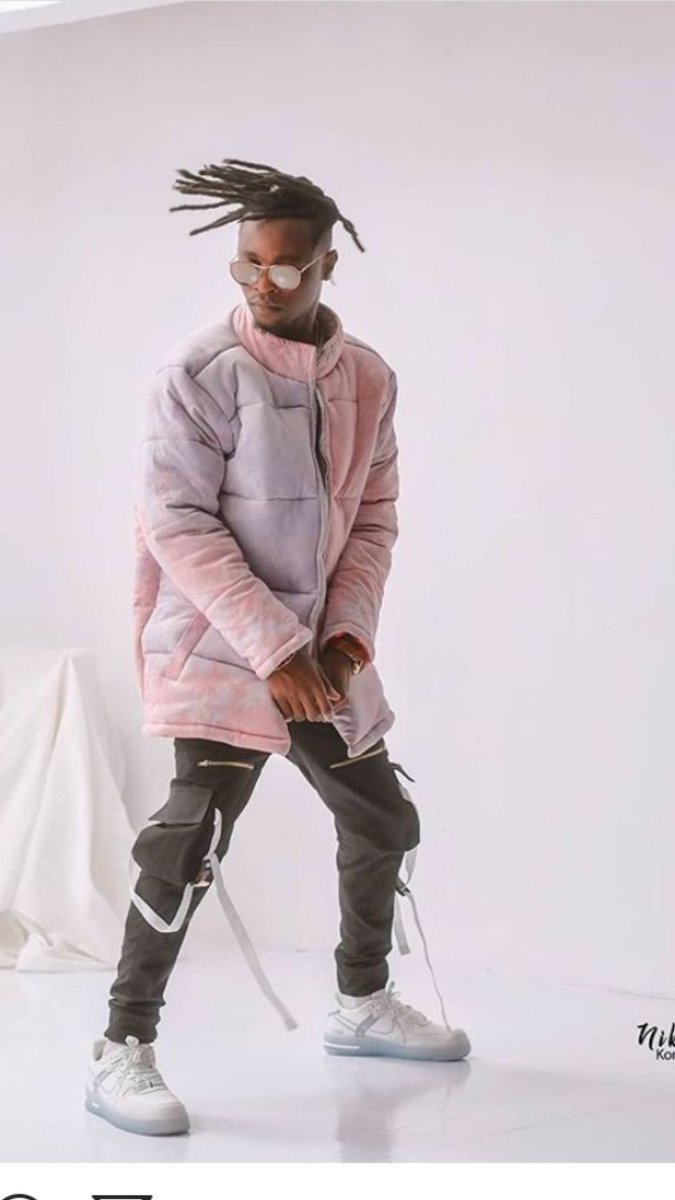 Amukelane16's tweet photo. #HappyBirthdayLaycon  
Go Conny it's your birthday 
President of icons 
King of icons 
Lay lay of laycon .
As you enter into new chapter in your life may God bless you beyond your expectation . indeed you are a child of grace   .🍰🎂 https://t.co/nyIGRScTC7