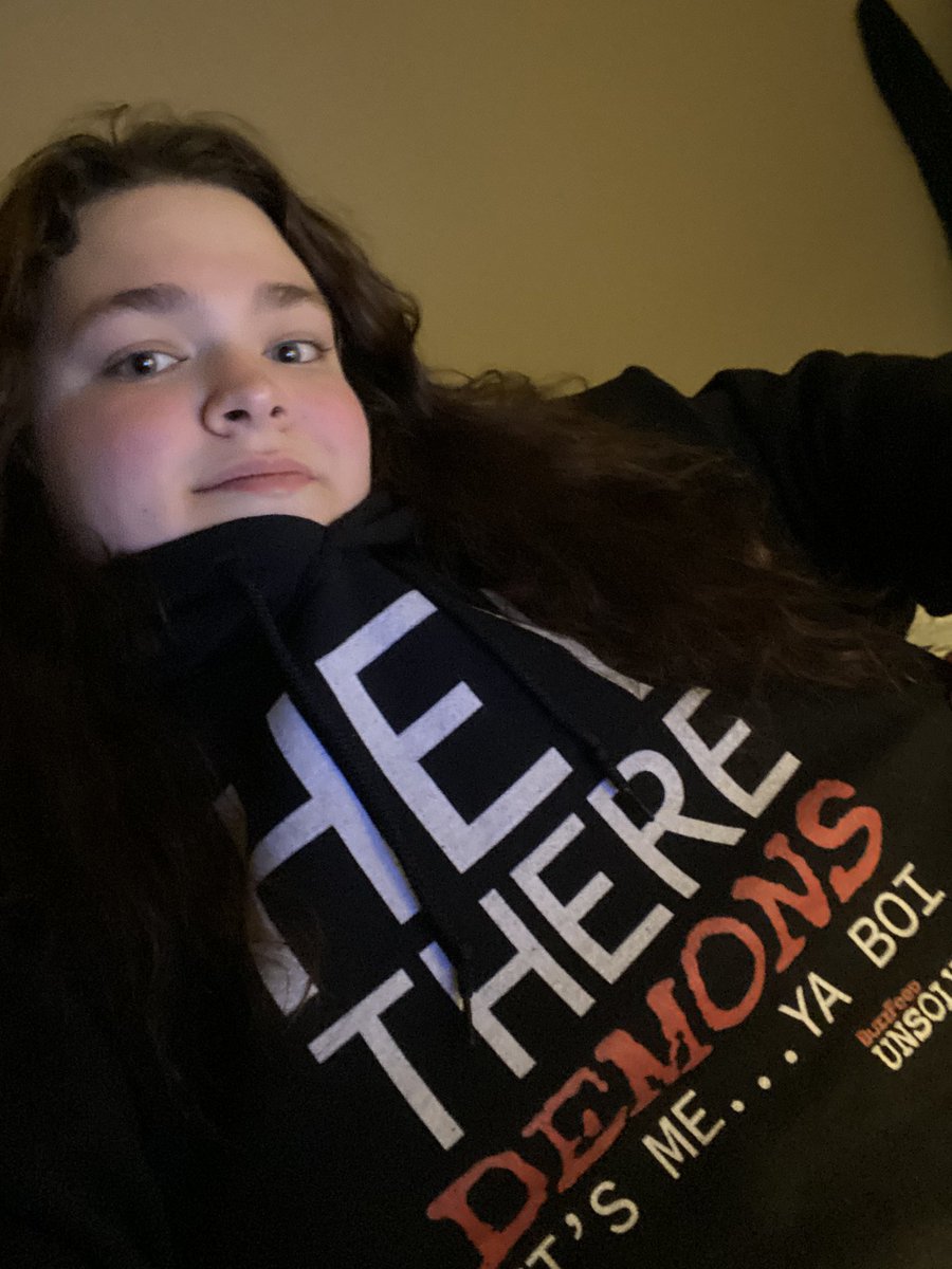 Playing #Phasmophobia with my #buzzfeedunsolved sweater 😆