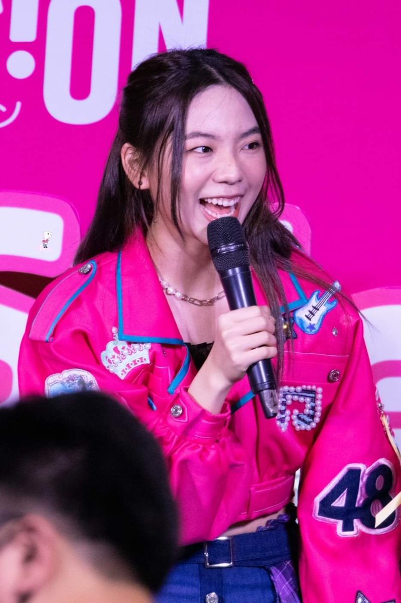OtaSouthern48's tweet photo. อาปังมาแย้ว😍❤️

Road​Show​ Hatyai​ [07.08.20]

#PunBNK48​
#BNK48
#HeavyRotationTh https://t.co/kA9qU1rdUs