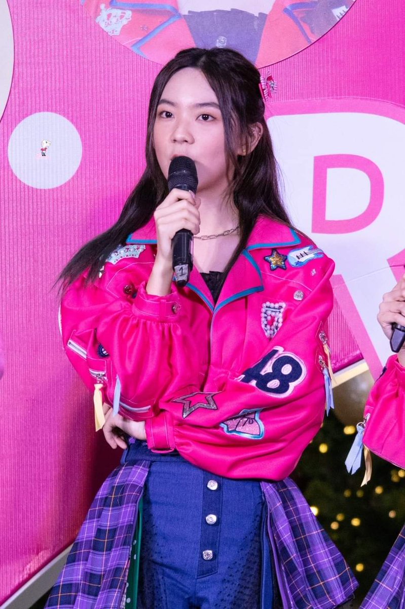 OtaSouthern48's tweet photo. อาปังมาแย้ว😍❤️

Road​Show​ Hatyai​ [07.08.20]

#PunBNK48​
#BNK48
#HeavyRotationTh https://t.co/kA9qU1rdUs