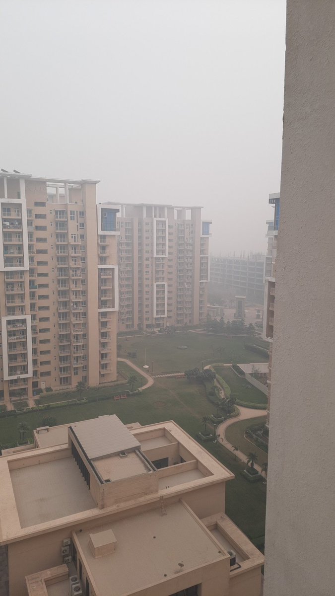 pradeep1706108's tweet photo. @PMOIndia @ArvindKejriwal don't you think lockdown is better then this situation. Now #pollution is more #deadly then #Corona https://t.co/WUQFdynERW