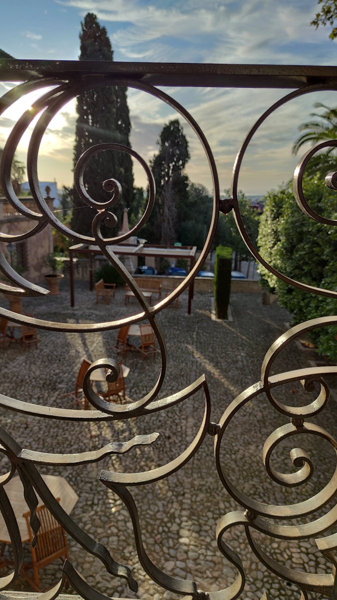 llosetatur's tweet image. A veces solo basta un amanecer precioso en un lugar especial. Lloseta es ese lugar en el que sentir. #somdemallorca #lloseta #mallorcainspires