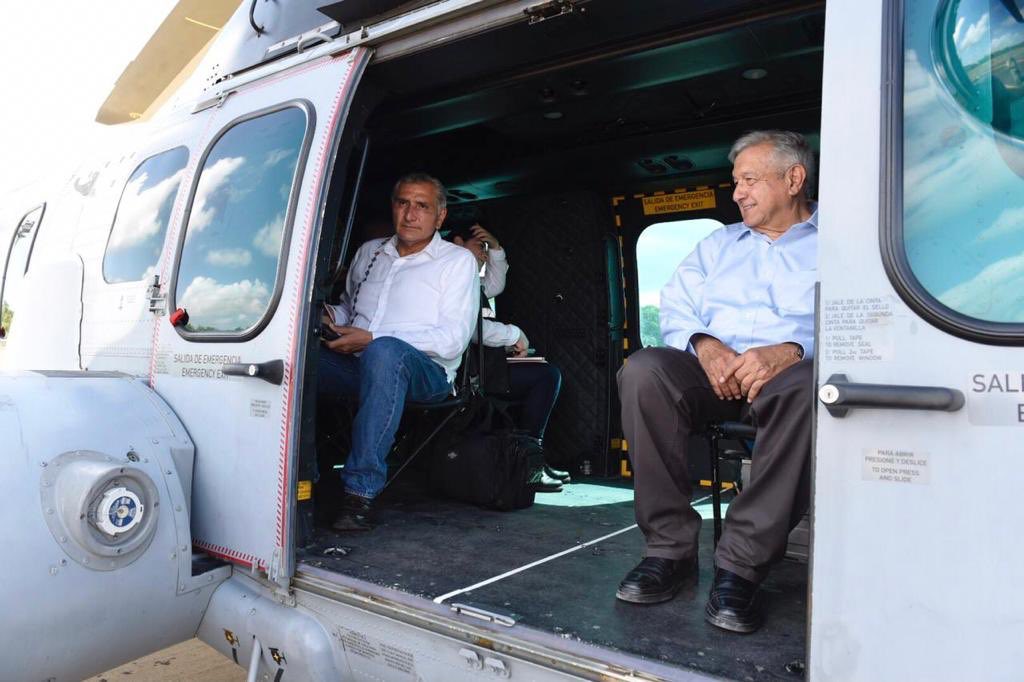 deniseramosm's tweet photo. Aquí vemos a un presidente de a pie 🦶 muy cercano a la gente que se inundó. https://t.co/fz21qjxwaH