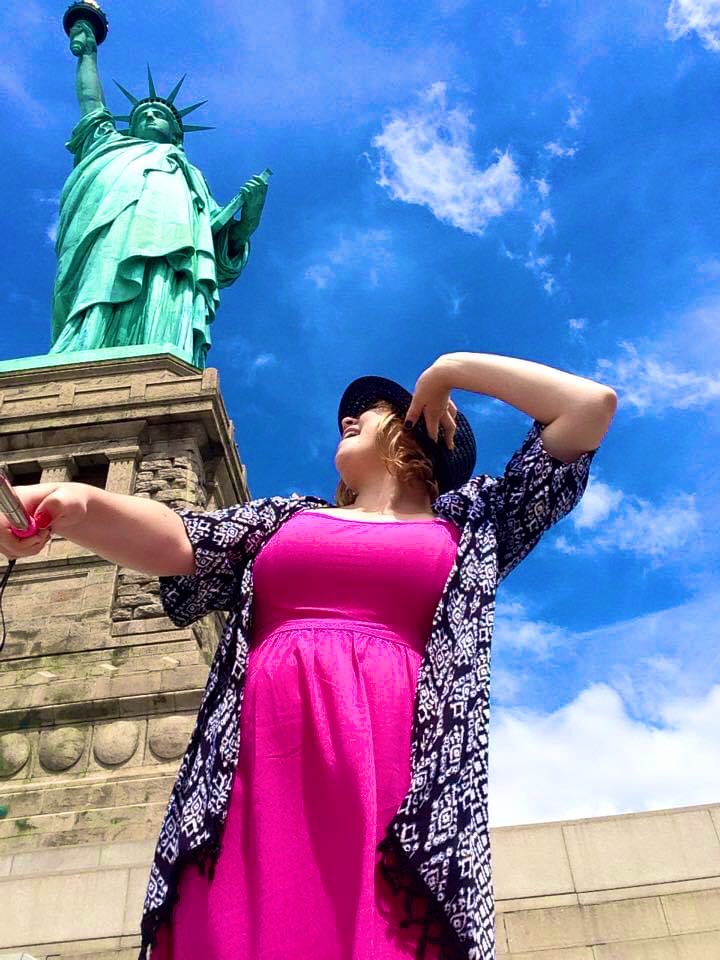 MikaylaCB's tweet photo. Remember that time I took myself to NYC at 16? Lol me too. Let’s just forget about that fedora tho🙈😂✌🏼 https://t.co/qPUoCr1fqv